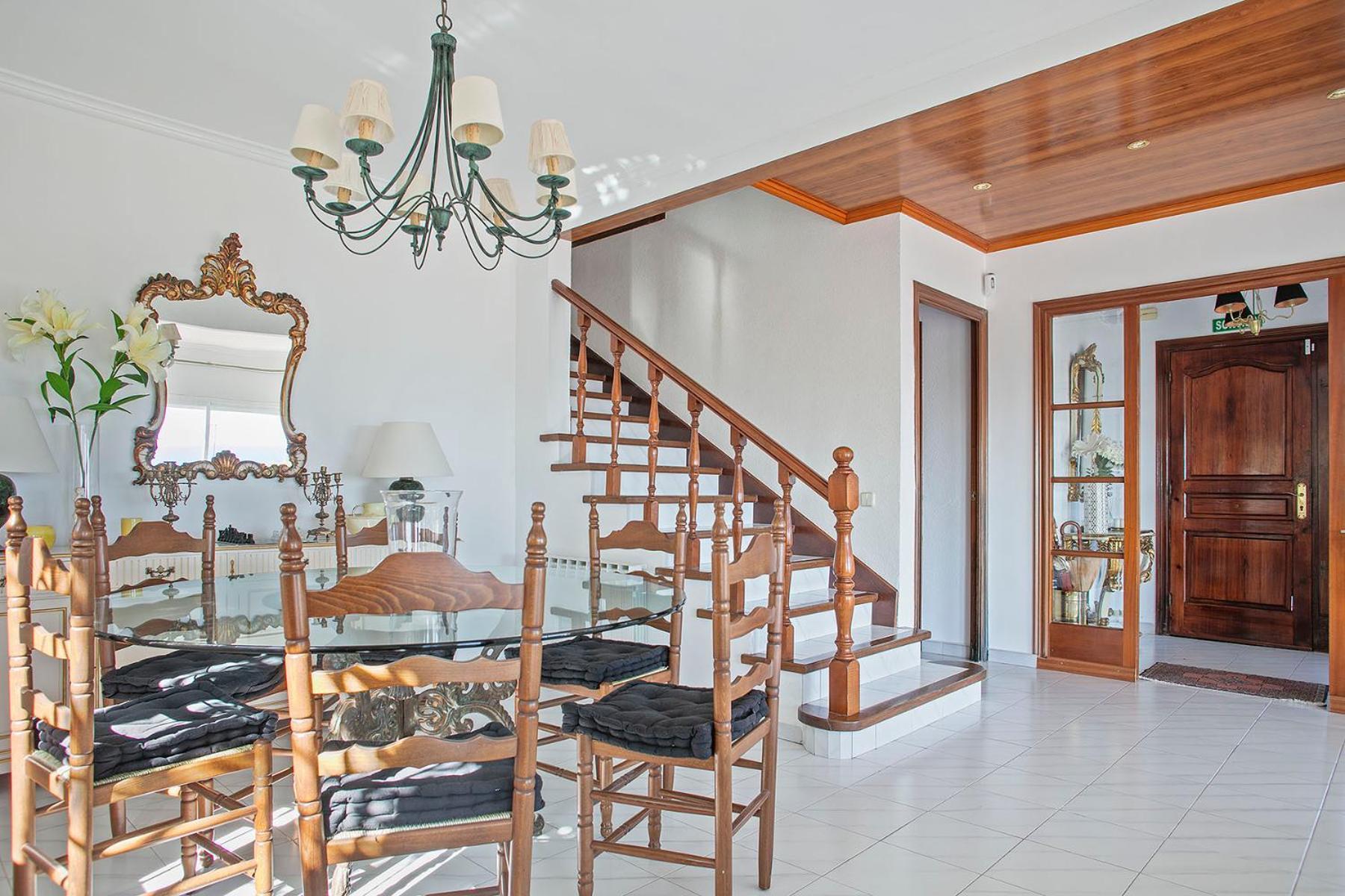 House With Amazing Views , Overlooking The Festival Town Of Vakantiehuis *