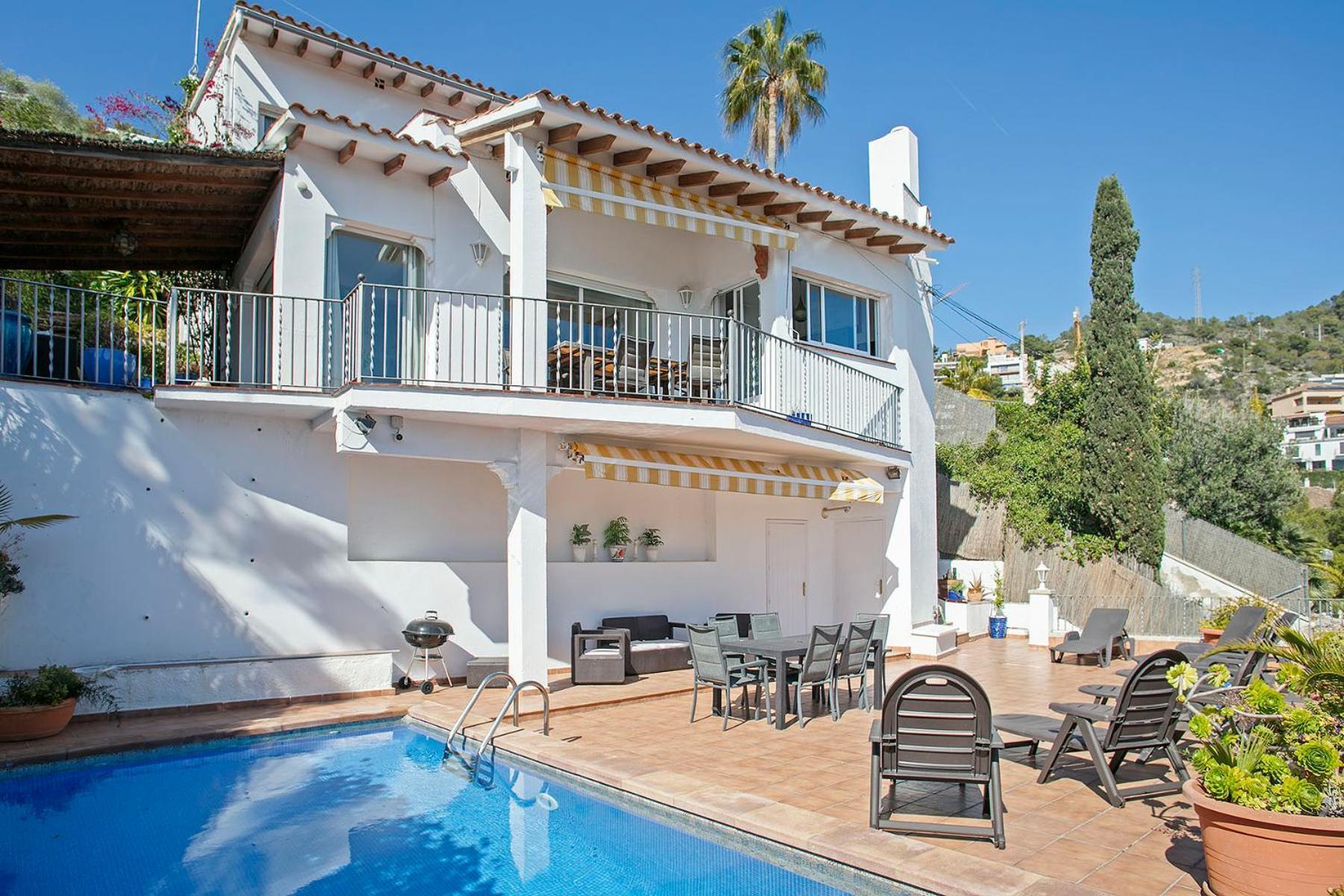House With Amazing Views , Overlooking The Festival Town Of Vakantiehuis