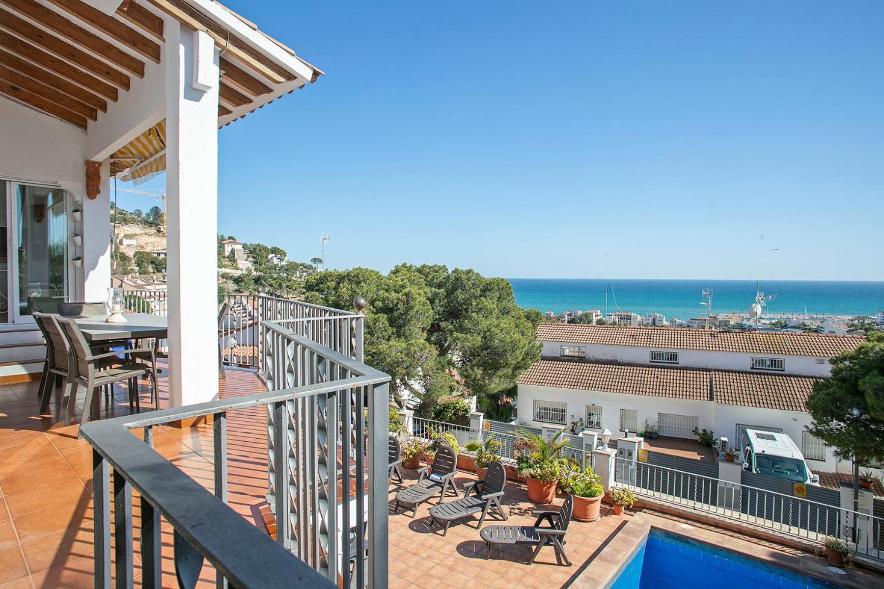 House With Amazing Views , Overlooking The Festival Town Of Vakantiehuis *