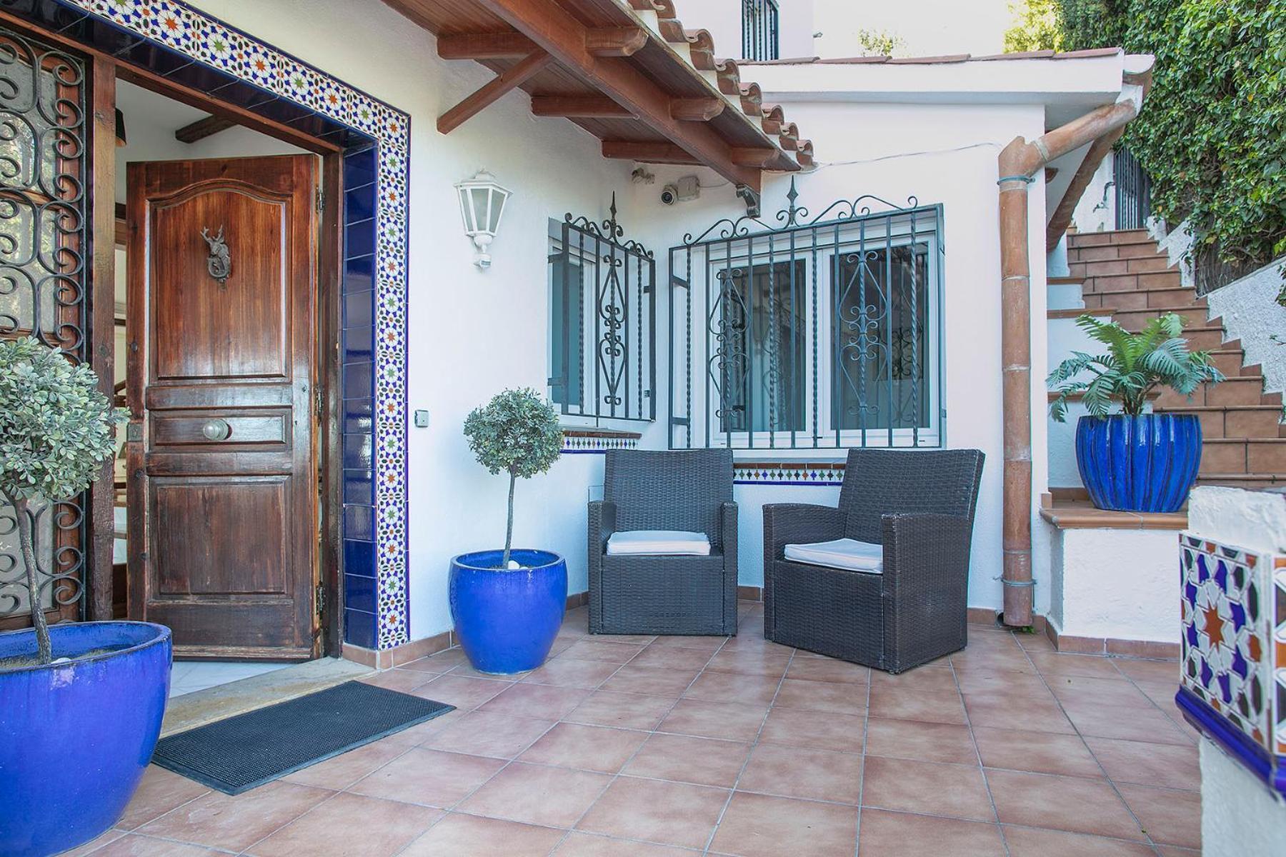 Vakantiehuis House With Amazing Views , Overlooking The Festival Town Of